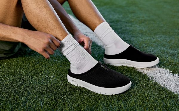 OOcoozieSport_WhiteBlack1