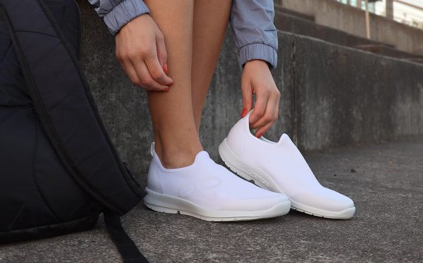 OOmgSport_White_Womens1