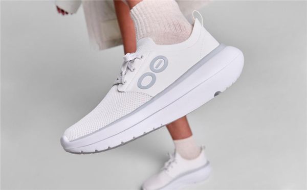 Womens_WhiteStride1