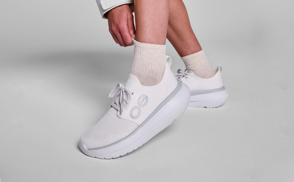Womens_WhiteStride2