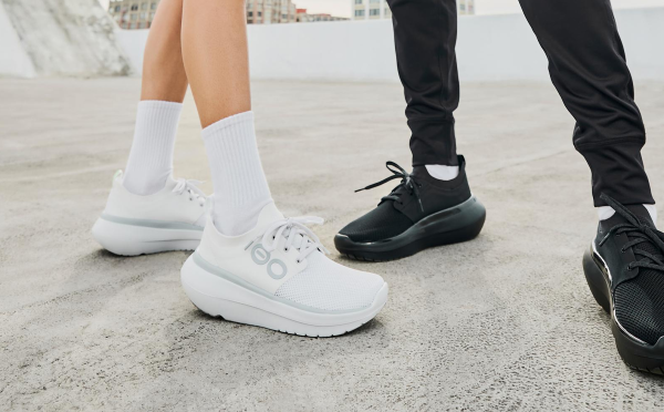 Womens_WhiteStride3